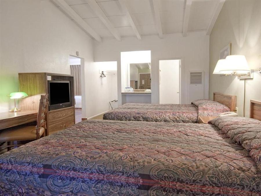 Americas Best Value Inn & Suites ビスビー エクステリア 写真